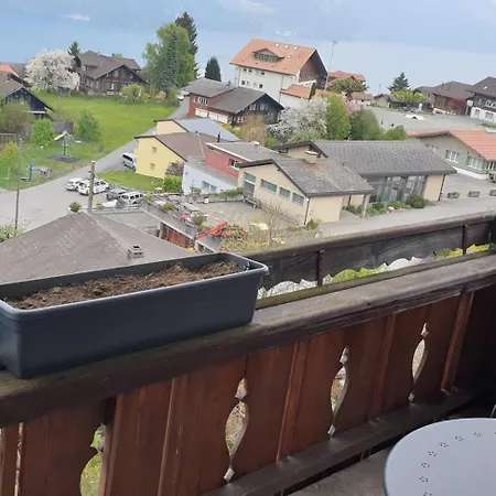 Baeren-krattigen Hotel